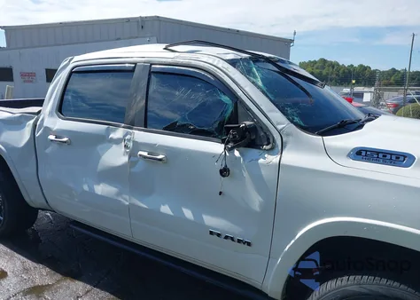 2020 Ram 1500 Laramie 4X4 5'7 Box z USA, uszkodzony, nr VIN 1C6SRFJT7LN149045